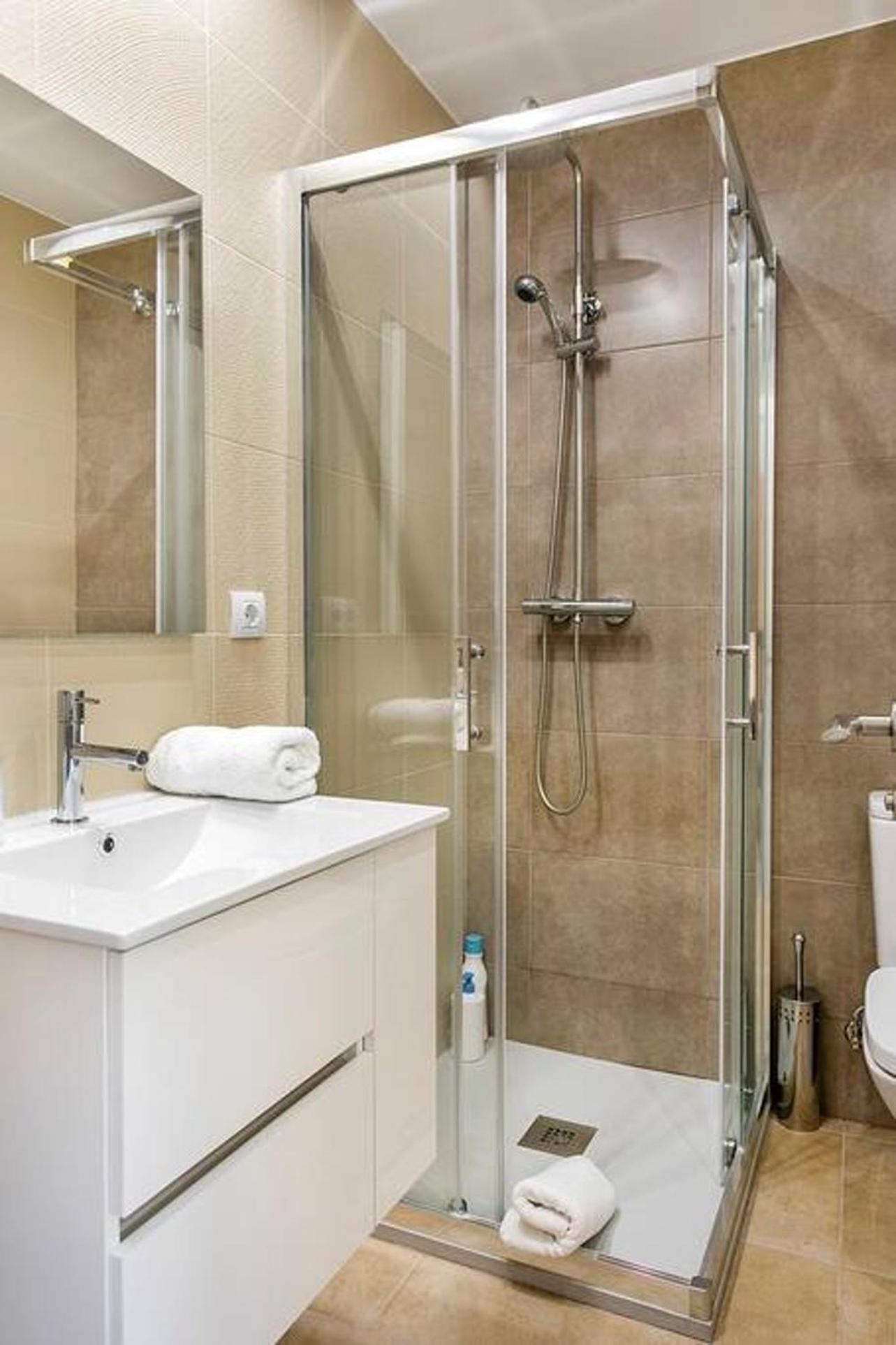 شقة Cozy&New With Terrace لوسبيتاليت دي يوبريغات المظهر الخارجي الصورة