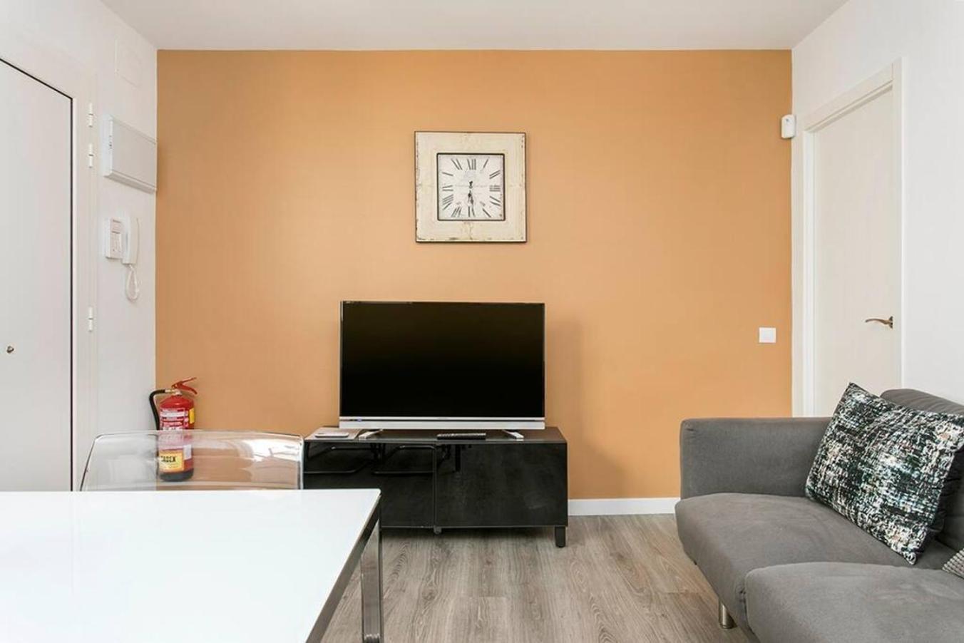 شقة Cozy&New With Terrace لوسبيتاليت دي يوبريغات المظهر الخارجي الصورة