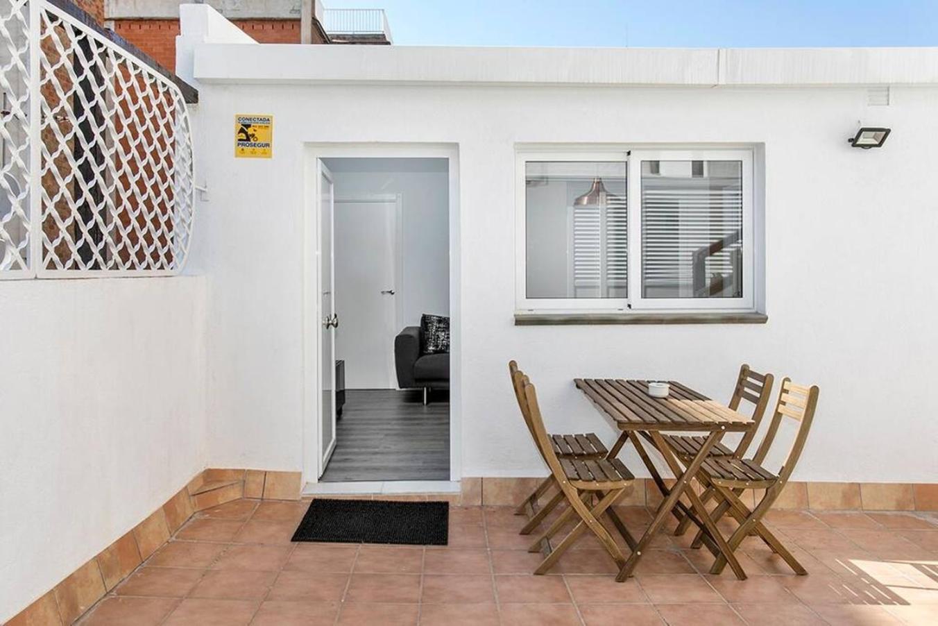 شقة Cozy&New With Terrace لوسبيتاليت دي يوبريغات المظهر الخارجي الصورة